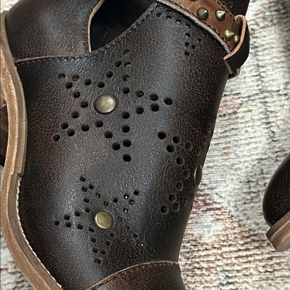 Woman’s NWOTs Corral Circle G Leather Ankle Star Studded Booties - Picture 5 of 10